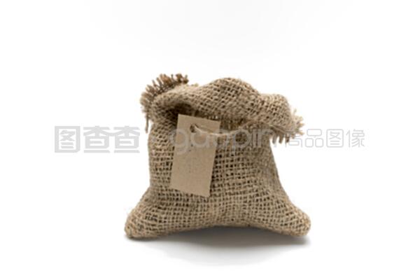 帶標(biāo)簽的空麻布袋 復(fù)古韻味的環(huán)保之選